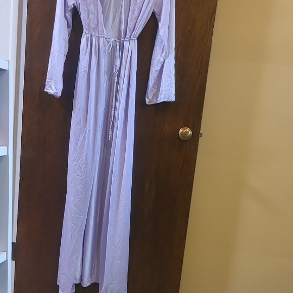 Lavender Lace Trim Robe - Picture 2 of 6